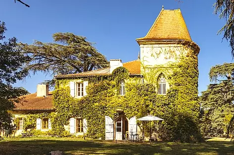 Ch&acirc;teau &agrave; louer dans le Gers pour 14 personnes avec un lac