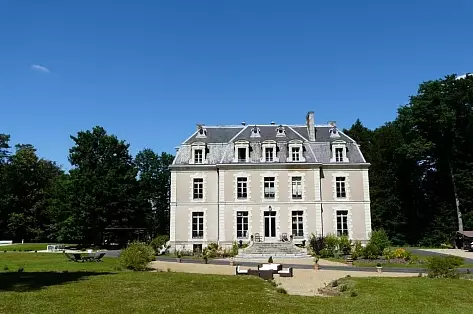 Chateau a louer avec piscine près de Tours